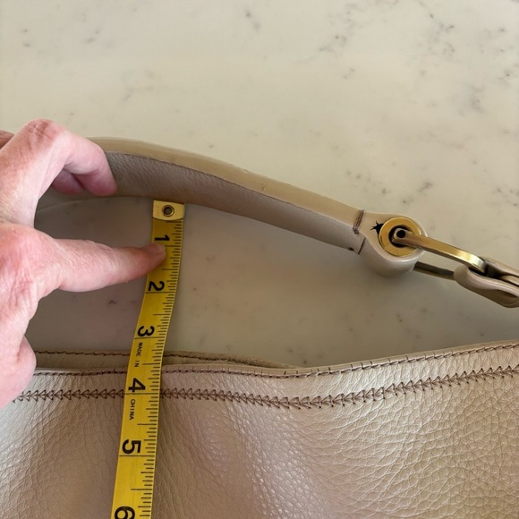 Oroton Cream Leather Shoulder Bag - Picture 14 of 16